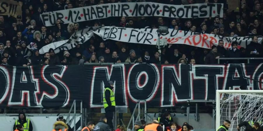 In Deutschland führte der Fan-Protest zur Abschaffung der Montagsspiele ab der Saison 2021/22. Foto: Uwe Anspach