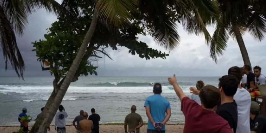 Menschen an einem Strand in Puerto Rico