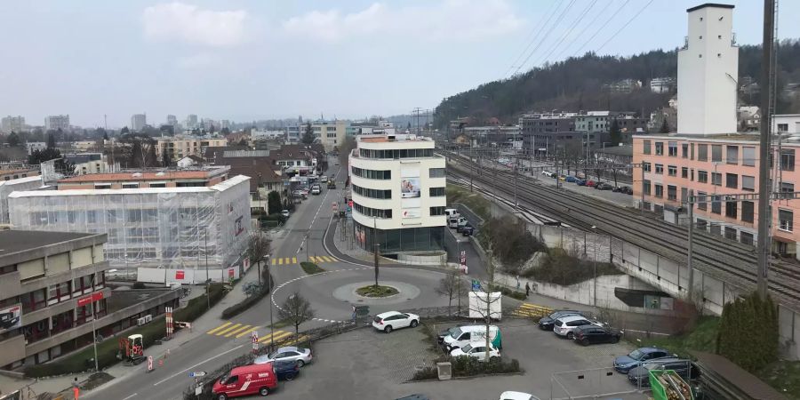 Gemeinde Muri-Gümligen, die Worbstrasse in Gümligen, Kreisel bei der Haco.