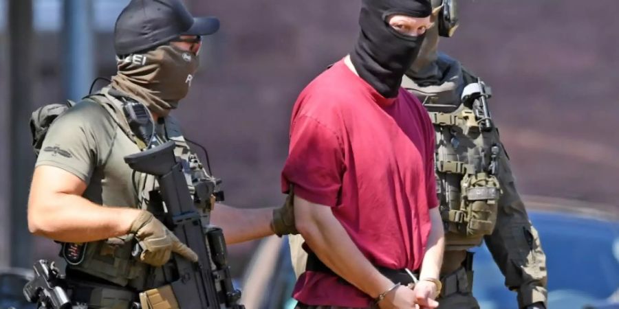 Stephan E. nach Haftprüfungstermin beim Bundesgerichtshof