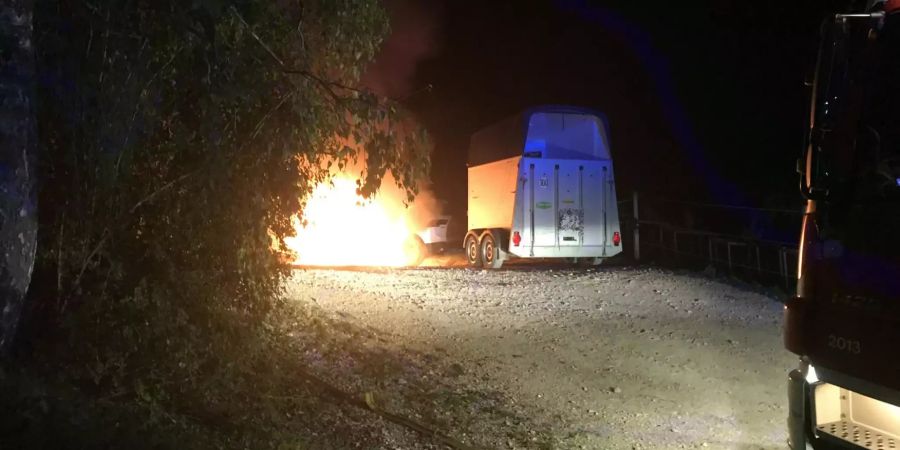 Personenwagen gerät in Brand