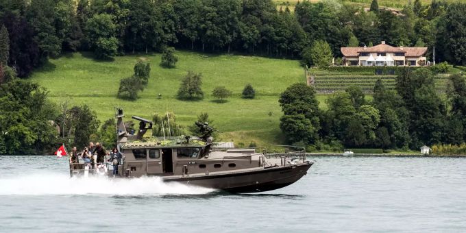 Bootstaufe von vier Patrouillenbooten für die Schweizer Armee. Schweizer Armee Hitze Wetter