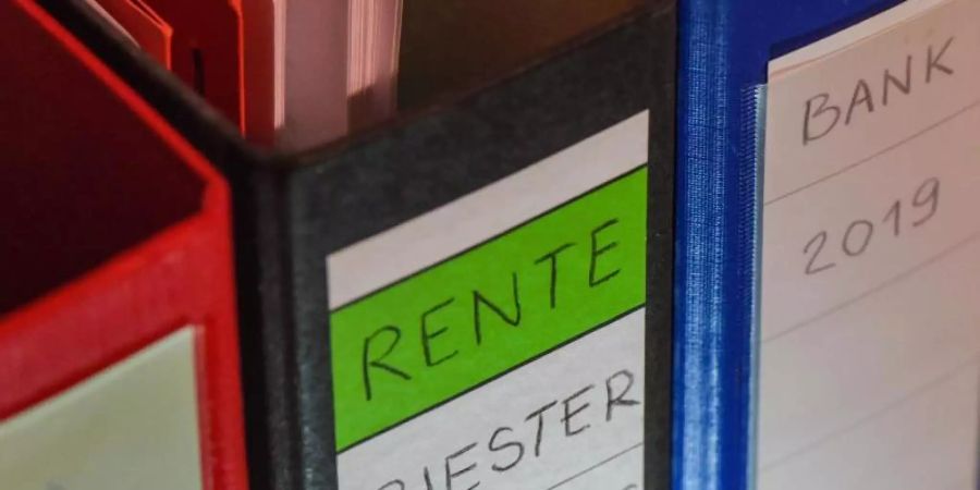 In manchen Fällen werden Riester-Sparer doppelt zur Kasse gebeten. Foto: Patrick Pleul