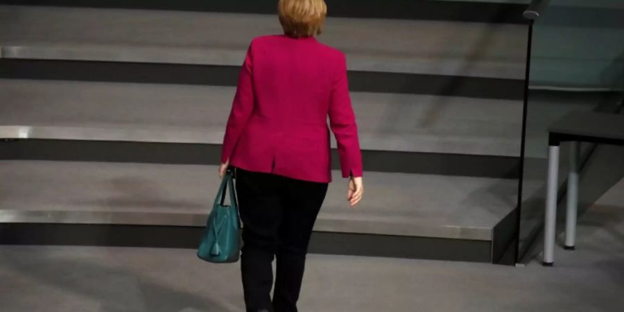 Kanzlerin Merkel im Bundestagsplenum