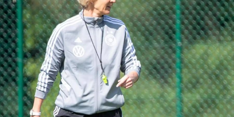 Freut sich auf den WM-Auftakt mit den deutschen Fussball-Frauen: Bundestrainerin Martina Voss-Tecklenburg. Foto: Sebastian Gollnow