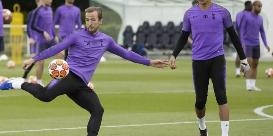 Englische Nationalspieler in Diensten der Spurs: Harry Kane (l) und Dele Alli. Foto: Tim Ireland/AP