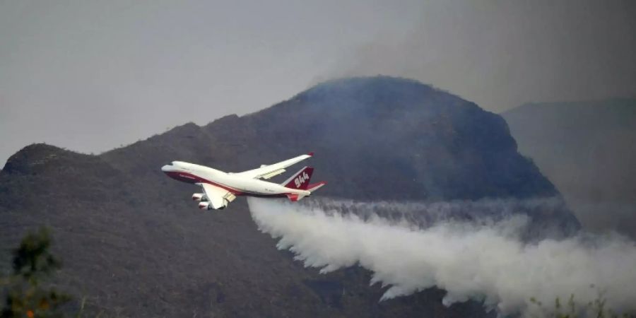 SuperTanker im Einsatz nahe Roboré in Bolivien