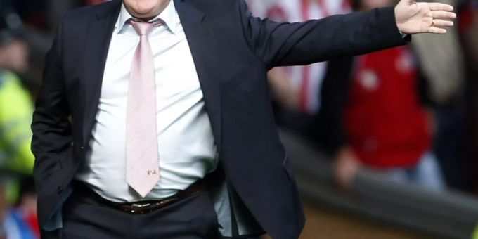 Steve Bruce kehrt als Trainer in die Premier League zurück Steve Bruce kehrt als Trainer in die Premier League zurück