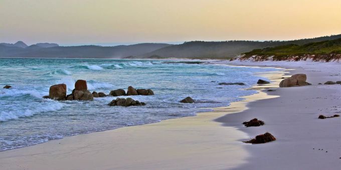Ein Strand in Tasmanien. Tasmanien