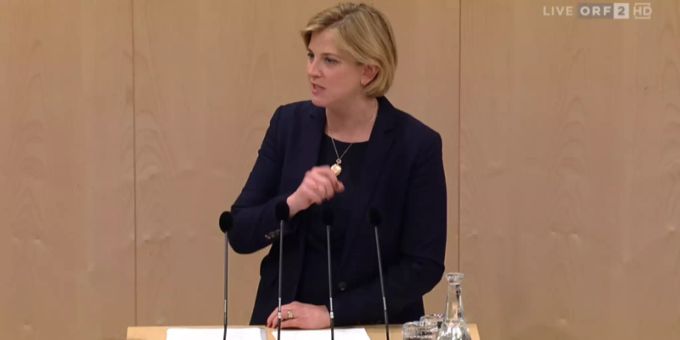 Beate Meinl-Reisinger von den NEOS. kurz