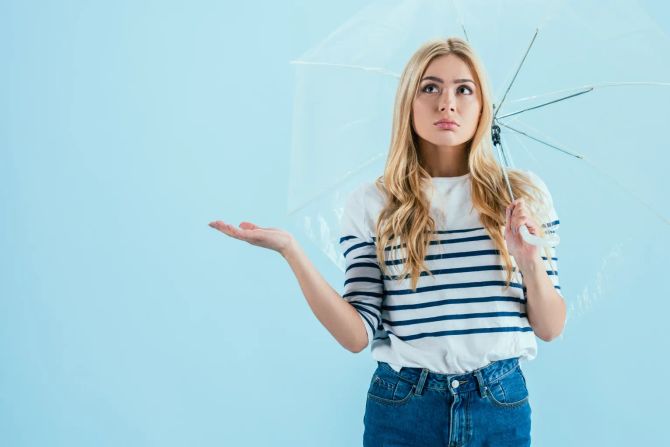 Frau mit Regenschirm