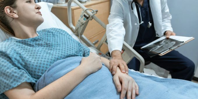«Arzt und Patientin» - So oft sorgt Sex im Job für Zoff