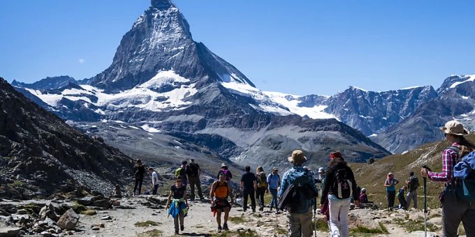 Januarrekord in Zermatt: Auf 1638 Metern über Meer wurden am Mittwoch 13,4 Grad gemessen und damit 2,2 Grad mehr als beim letzten Rekord vom Januar 2002. (Archivbild) Januarrekord in Zermatt: Auf 1638 Metern über Meer wurden am Mittwoch 13,4 Grad gemessen und damit 2,2 Grad mehr als beim letzten Rekord vom Januar 2002. (Archivbild)