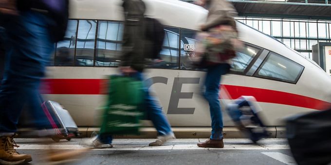 Die deutsche Bahn hat ihre Mühe mit der Pünktlichkeit: Zug in Stuttgart. DB