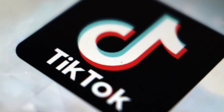 Viele Beiträge auf der Onlineplattform Tiktok sind mit Musik unterlegt. (Archivbild)