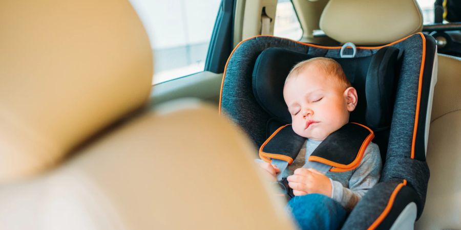 Ein warmes Auto kann schnell zur Todesfalle für Kinder werden.
