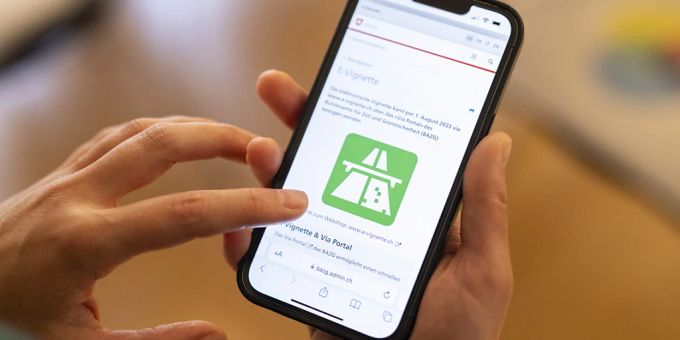 Für das Jahr 2024 wurden bisher zwei Millionen E-Vignetten verkauft. (Archivbild) E-Vignette