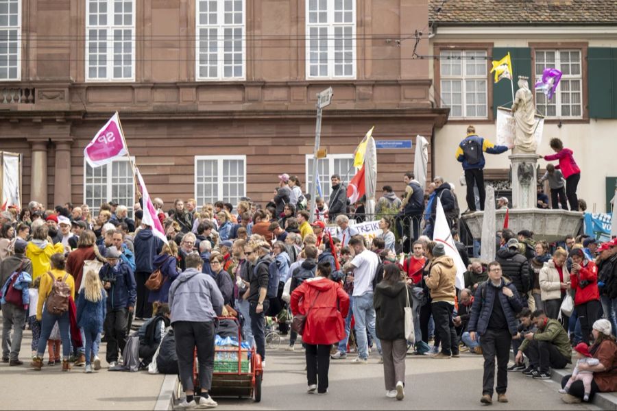 1, Mai Umzug Basel