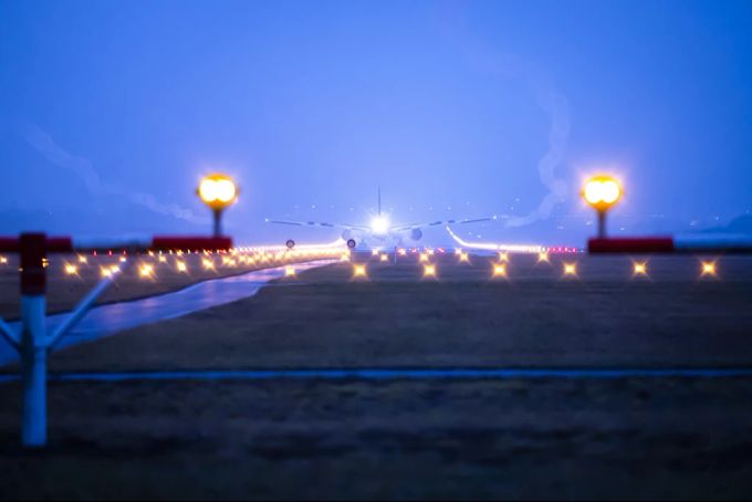Ein Flugzeug im Landeanflug auf den Flughafen Zürich. (Archivbild) Flugzeug Flughafen Zürich