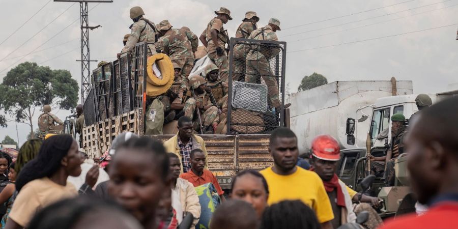 Uniformierte auf einem Lastwagen: Der Osten des Kongo gilt als eine der gefährlichsten Regionen der Welt.