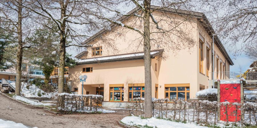 Das Schulhaus Eggeli in Sattel.