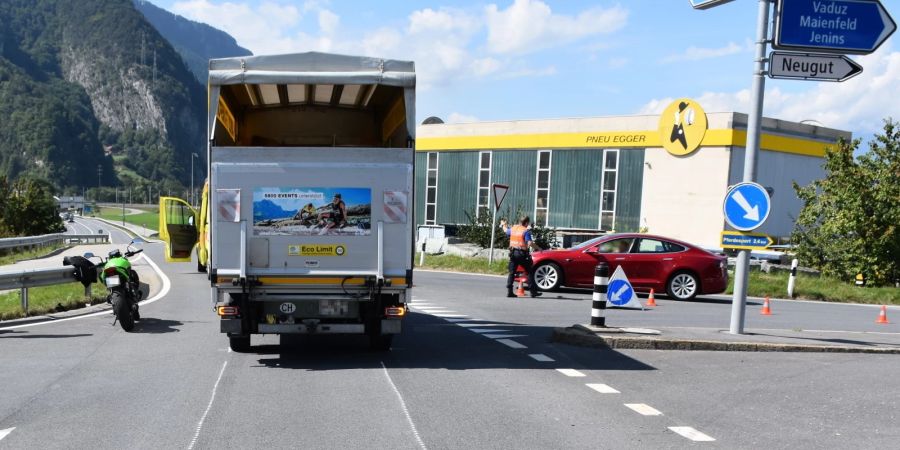 Malans: Kollision zwischen Motorrad und Lieferwagen