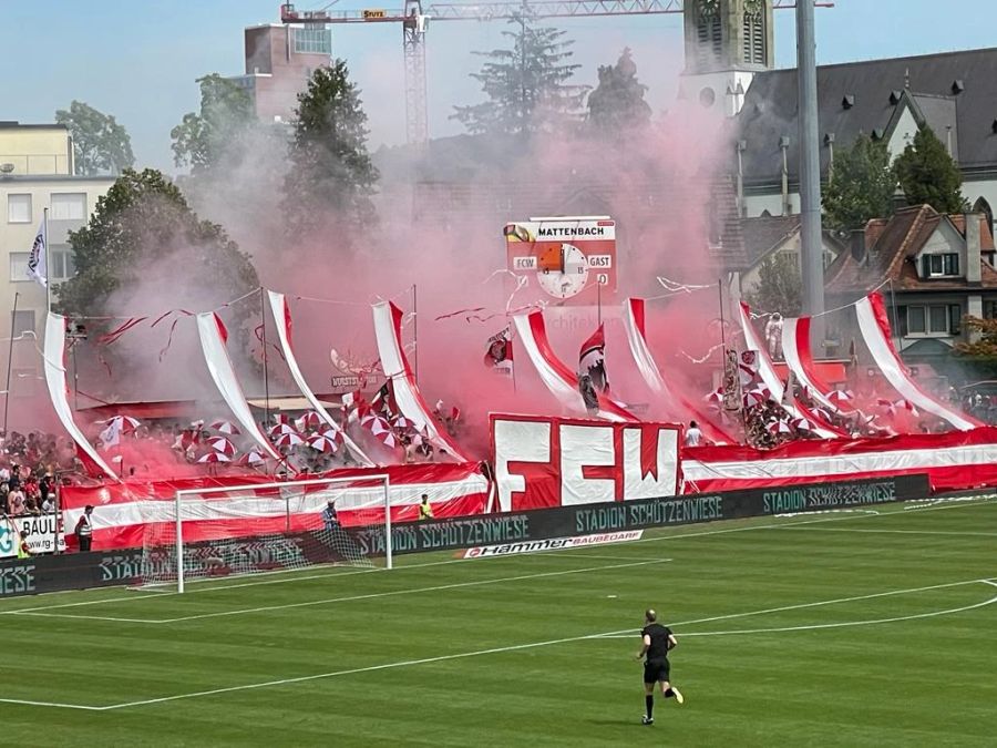 Das Stadion Schützenwiese in Winterthur ist gut besucht.