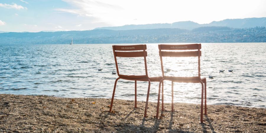 Stühle des Verschönerungsverein Küsnacht am Zürichsee.