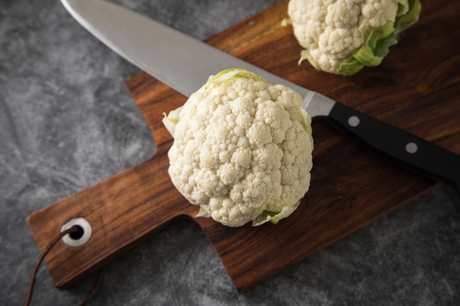 Schneidebrett Blumenkohl Rohkost Messer