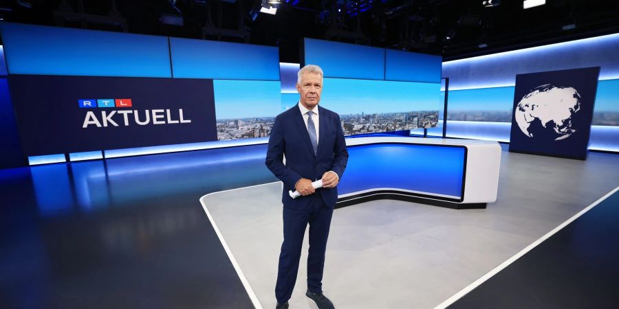 Peter Kloeppel im neuen 360-Grad-Real-Set-Studio.