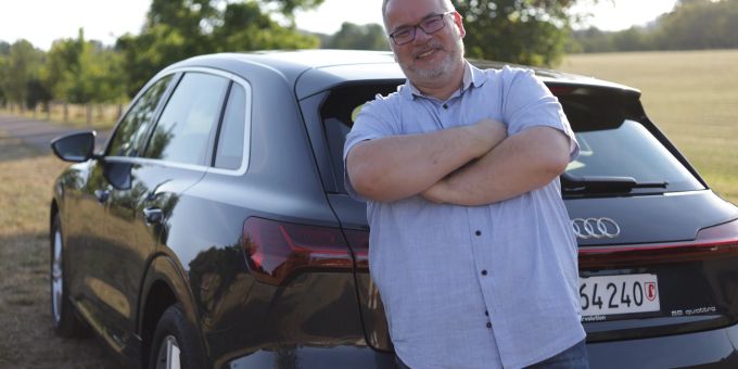 Frank Ashkuri (51) ist Carvolution Stammkunde. Er hat bereits sein drittes Auto abonniert. Während er zu Beginn von seinen Kollegen belächelt wurde, sind heute viele unter ihnen am Auto-Abo, als Alternative zum Autokauf oder Leasing, interessiert. d
