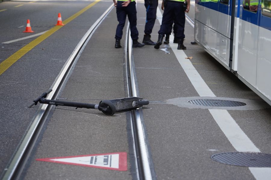 Die Polizei untersucht derzeit noch den genauen Unfallhergang.