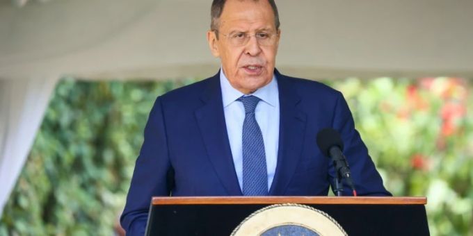 Der russische Aussenminister Sergej Lawrow plant während seines Besuchs in Peking Gespräche mit seinem chinesischen Amtskollegen Wang Yi über den Krieg in der Ukraine. (Archivbild) Der russische Aussenminister Lawrow im Juli in Uganda