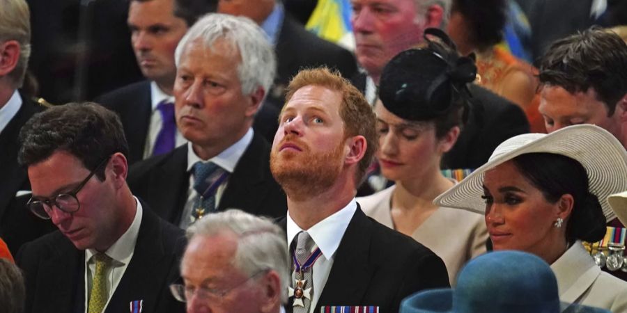 Beim Gottesdienst beim Thron-Jubiläum sassen Prinz Harry und Meghan Markle nur in der zweiten Reihe.