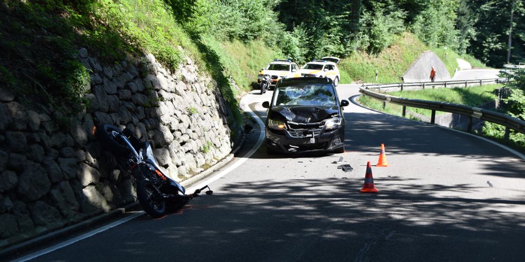 Rehetobel AR: Frontalkollision Zwischen Motorrad Und Personenwagen