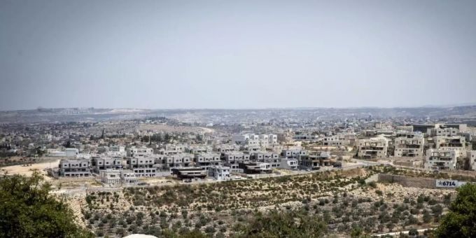 Ein Blick auf neue Gebäude in der Siedlung Schomron, die unter israelischer Regionalverwaltung im Westjordanland steht. Foto: Ilia Yefimovich/dpa Ein Blick auf neue Gebäude in der Siedlung Schomron, die unter israelischer Regionalverwaltung im Westjordanland steht. Foto: Ilia Yefimovich/dpa