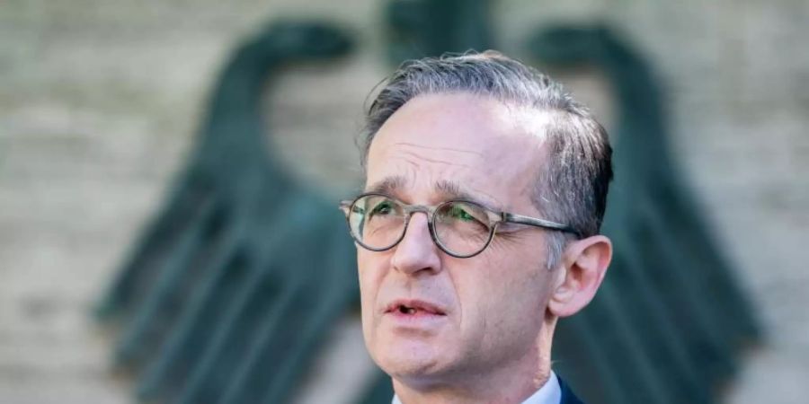 Aussenminister Heiko Maas gibt vor dem Auswärtigen Amt eine Erklärung zu den Reisewarnungen ab. Foto: Kay Nietfeld/dpa