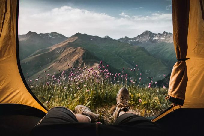 Zelten in der Natur. Im Zelt