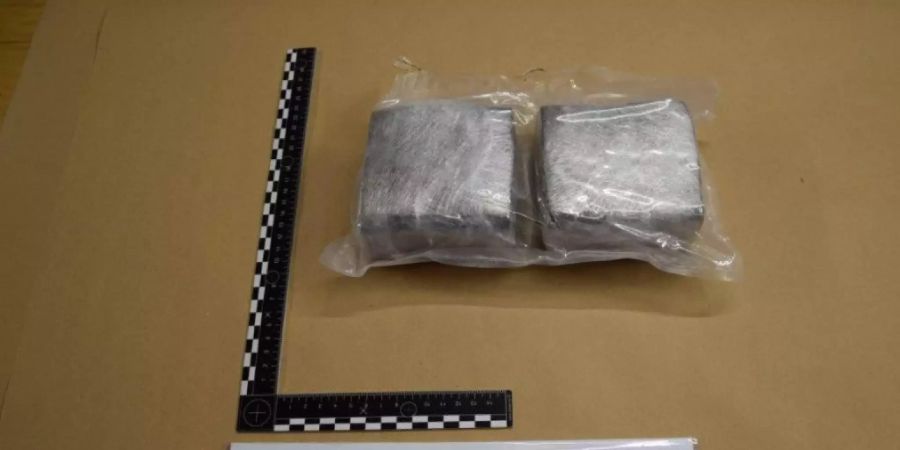 Der Geruch von Marihuana brachte sie auf die Spur: Bei ihrer Kontrolle entdeckten Mitarbeitende der Eidgenössischen Zollverwaltung am vergangenen Dienstag 9 Kilogramm CBD Haschisch im Auto eines Deutschen, der in die Schweiz einreiste.