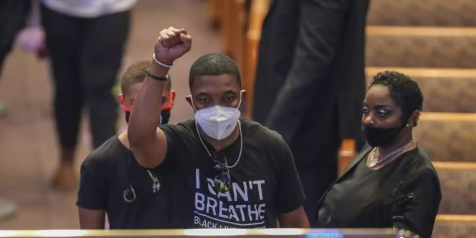 Menschen in Houston gedenken am aufgebahrten Sarg dem getöteten George Floyd Menschen in Houston gedenken am aufgebahrten Sarg dem getöteten George Floyd