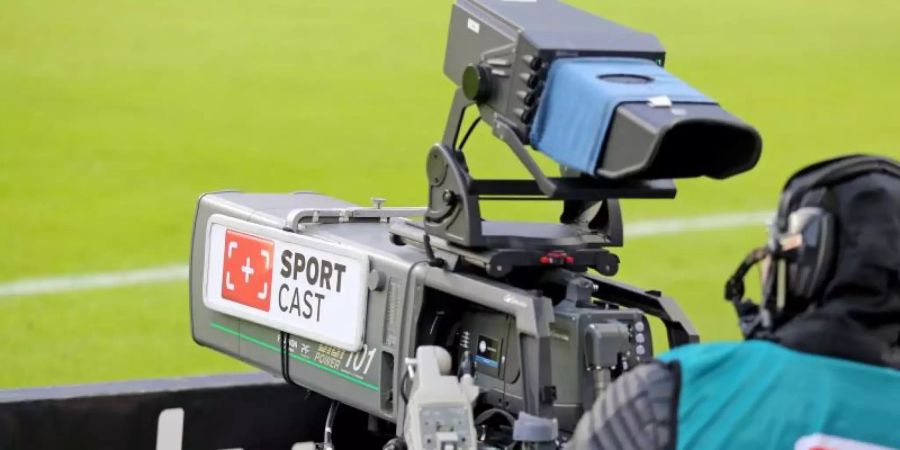 Nur noch einmal überträgt Sky die Bundesliga-Konferenzen im Free-TV. Foto: Jan Woitas/dpa-Zentralbild/dpa