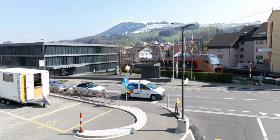 Blick auf Wollerau mit dem Gemeindehaus.