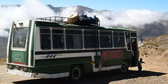 Ein Bus riss in Peru mehrere Menschen in den Tod (Symbolbild). Reisebus