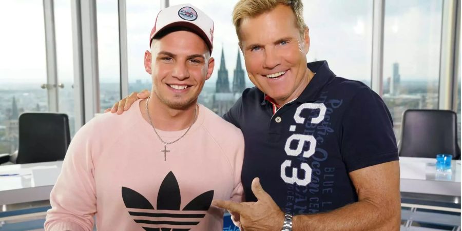 Pietro Lombardi und «DSDS»-Chefjuror Dieter Bohlen strahlen in die Kamera.