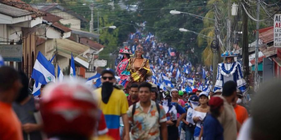 In Nicaragua gingen tausende Personen auf die Strasse, um ihre Solidarität mit der Kirche zu zeigen.