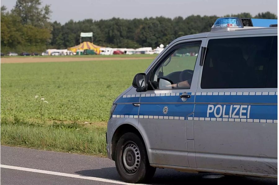 Der Vater und seine fünfjährige Tochter wurden von der Polizei wohlbehalten in Holland aufgegriffen. (Symbolbild)