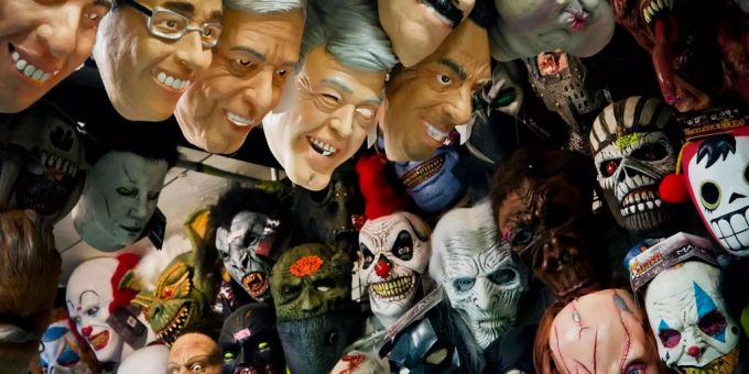 Zum Glück nicht echt: Dieser Händler verkauft Plastik-Gesichtsmasken der mexikanischen Top-Politiker. Zum Glück nicht echt: Dieser Händler verkauft Plastik-Gesichtsmasken der mexikanischen Top-Politiker.
