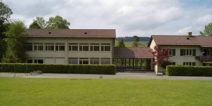 Das Schulhaus Arni-Landiswil im beschaulichen Emmental. Das Schulhaus Arni-Landiswil im beschaulichen Emmental.