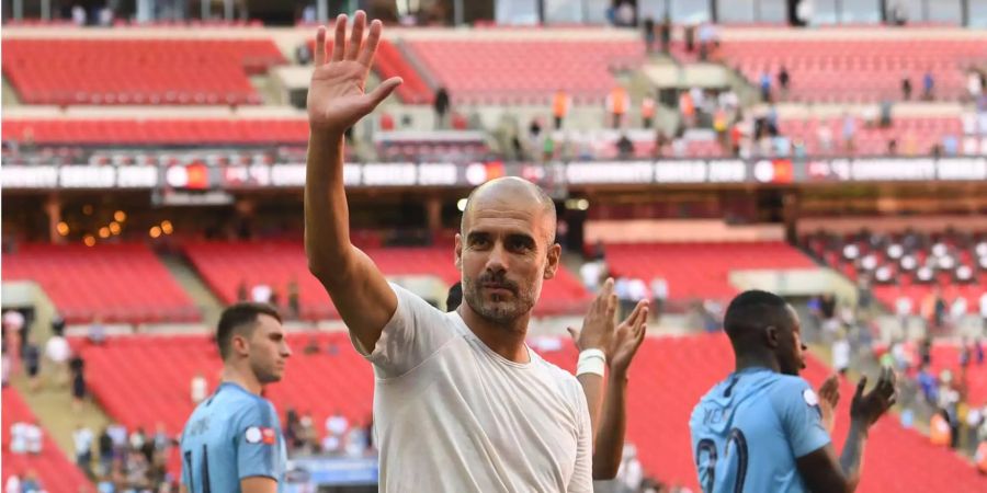 Pep Guardiola feiert den Sieg von Manchester City am Community Shield.