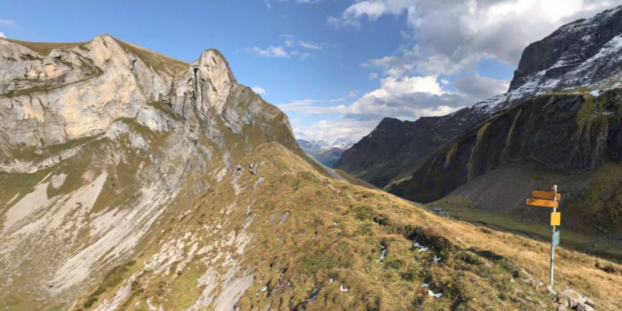 Der Wanderweg unterhalb des Axalphorns. Eine Wanderin stürzte in der Region tödlich in die Tiefe.